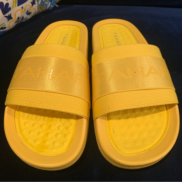 Tahari Slip On Sandle - Picture 5 of 7